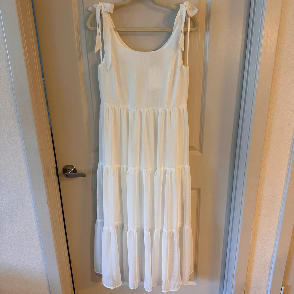 Chic White Sleeveless Dress
